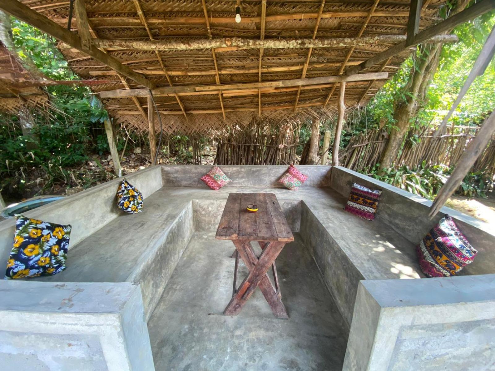 Lazy Monkey Surfhostel - Sri Lanka Dickwella Exterior photo