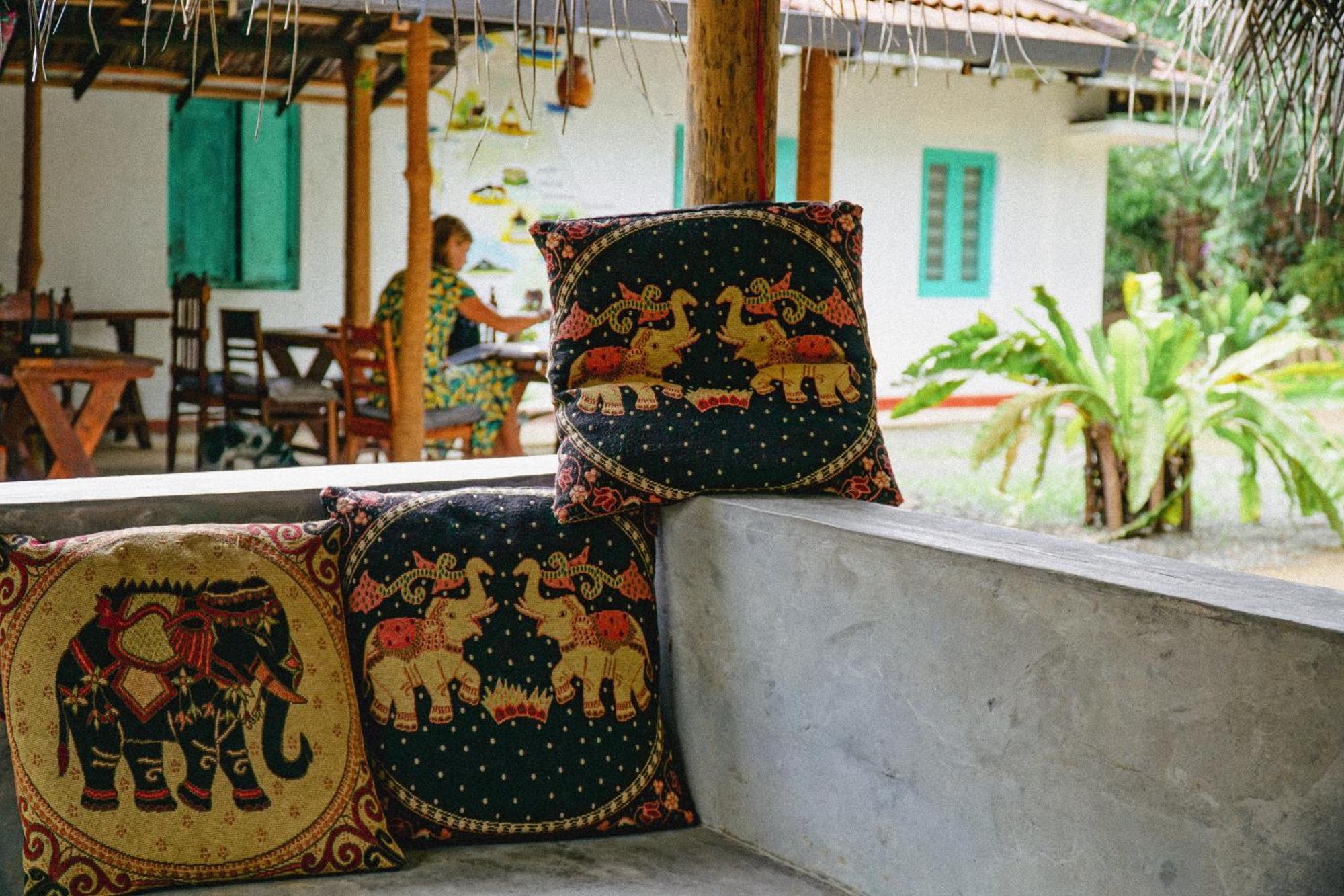 Lazy Monkey Surfhostel - Sri Lanka Dickwella Exterior photo